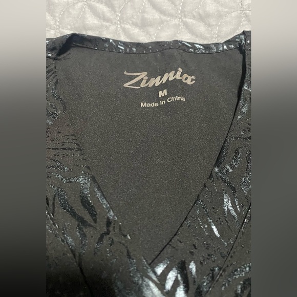 Women's Performance Stretch V-Neck Printed Scrub Top M - Picture 3 of 5